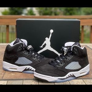 Air Jordan 5 Oreo.